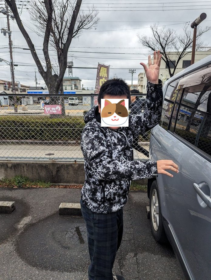 駐車場所を教えてくれるJ君