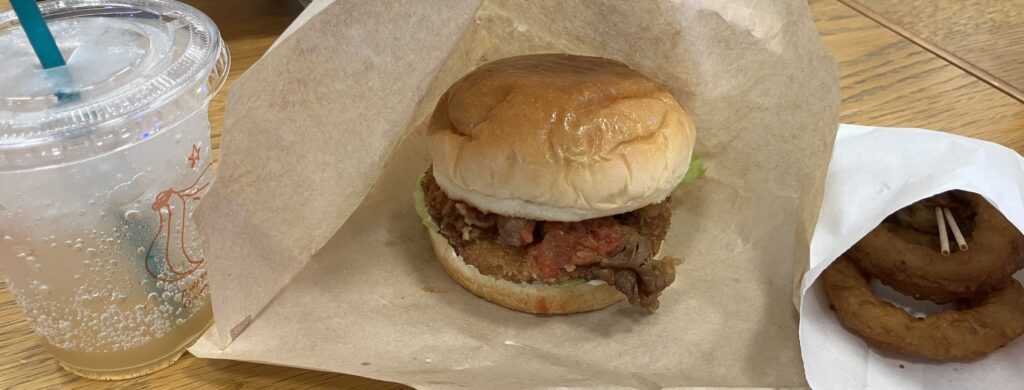 淡路島うずの丘で食べた全国ご当地バーガーグランプリ1位のあわじ島オニオンビーフバーガー